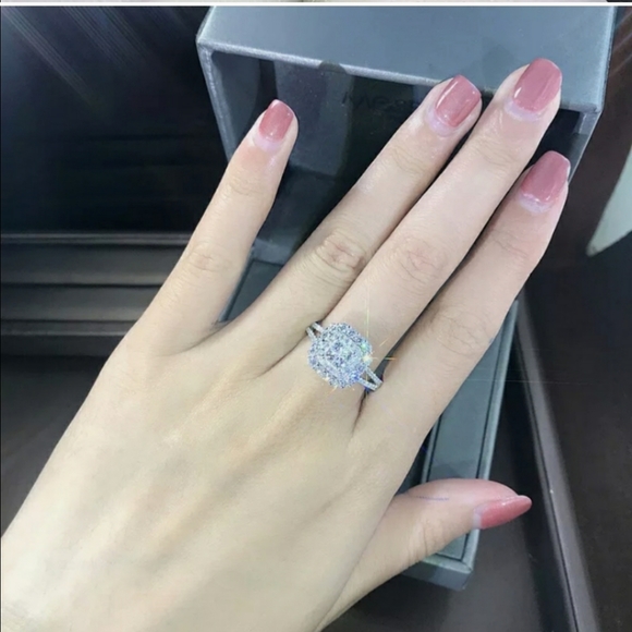 New Gorgeous 925 Silver Wedding Ring - Picture 9 of 9